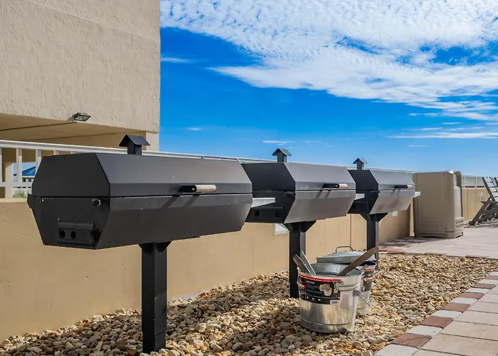 Phoenix Gulf Towers 2107 Apartment